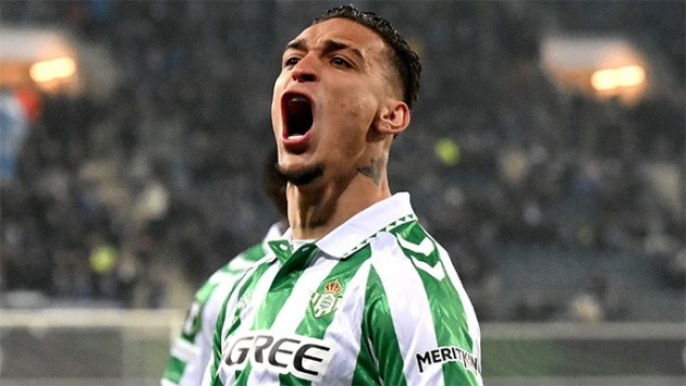 Antony trong màu áo Real Betis thể hiện quyết tâm thi đấu, tâm điểm trong nỗ lực giữ chân của CLB Tây Ban Nha.