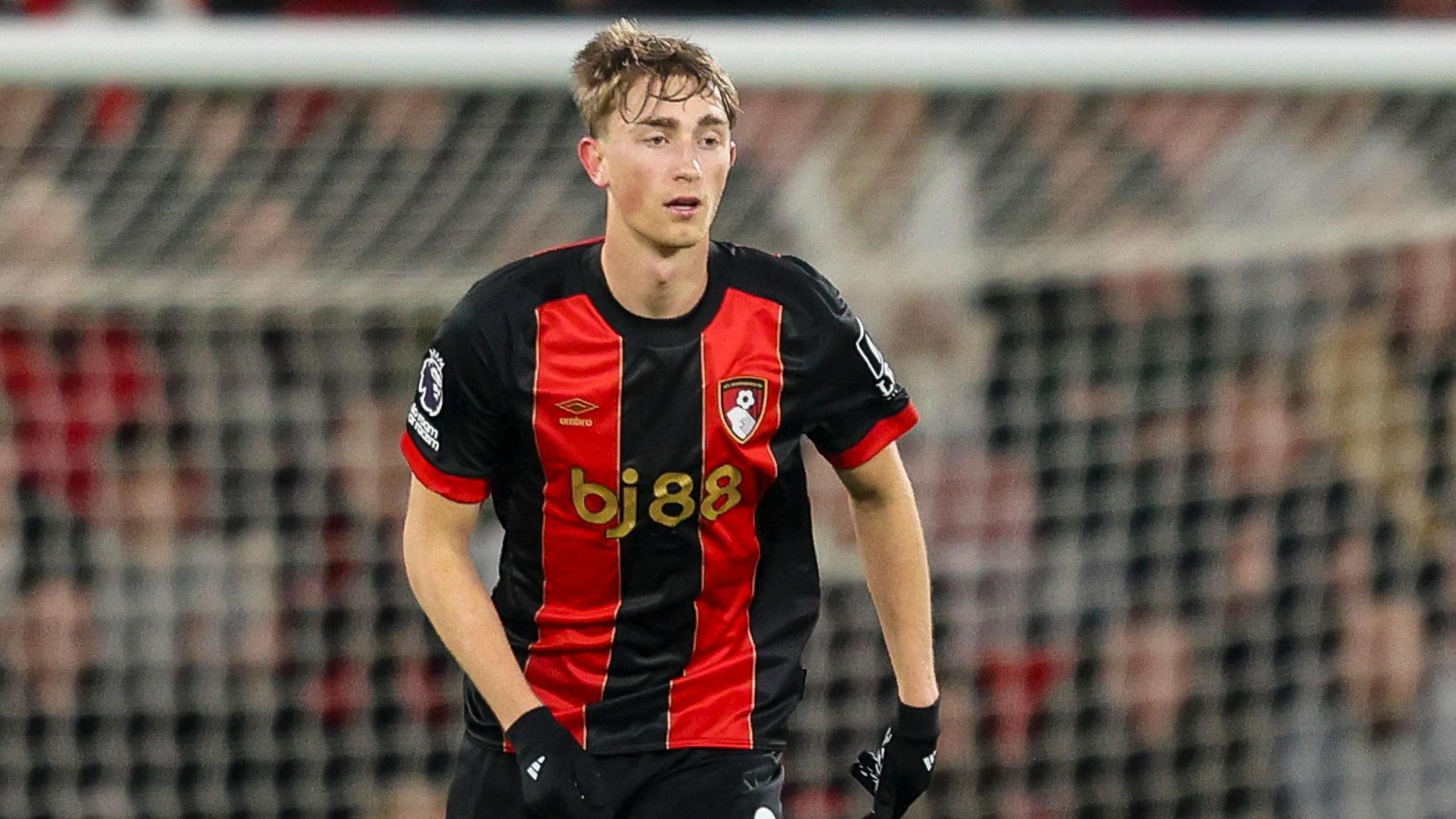 Benoit Badiashile trong màu áo Chelsea đối mặt tương lai bất định trong bối cảnh CLB quan tâm Dean Huijsen