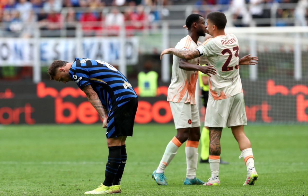 Cầu thủ Inter Milan thất vọng sau trận thua AS Roma tại Serie A