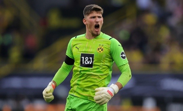 Gregor Kobel trong màu áo Dortmund thể hiện phong độ ấn tượng tại Bundesliga