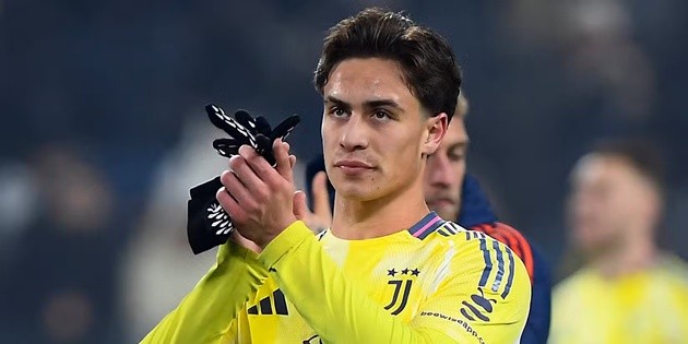 Kenan Yildiz trong màu áo Juventus, mục tiêu chuyển nhượng hàng đầu của Chelsea hè 2025