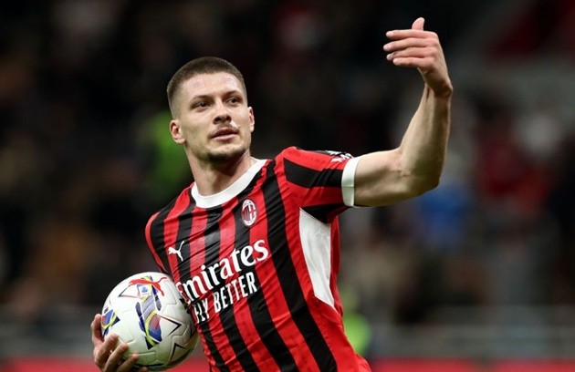 Luka Jovic ăn mừng bàn thắng trong trận đấu giữa AC Milan và Inter Milan tại Coppa Italia