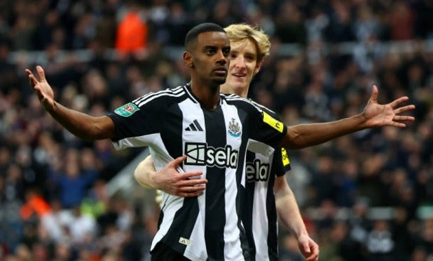 Tiền đạo Alexander Isak của Newcastle được Troy Deeney khuyên Liverpool nên chiêu mộ