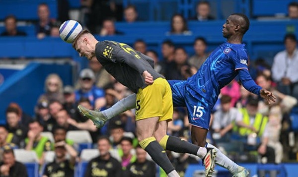 Tiền đạo Nicolas Jackson thi đấu cho Chelsea, đối mặt với áp lực cải thiện hiệu suất