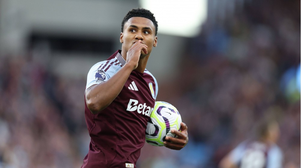 Tiền đạo Ollie Watkins của Aston Villa ăn mừng bàn thắng, mục tiêu hàng đầu của Liverpool