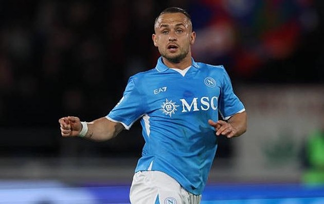 Tiền vệ Stanislav Lobotka trong màu áo Napoli, cân nhắc khả năng rời CLB trong kỳ chuyển nhượng hè.