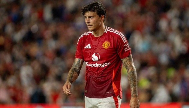 Trung vệ Victor Lindelof trong màu áo MU đối mặt tương lai bất định trước sự quan tâm từ nhiều CLB châu Âu.