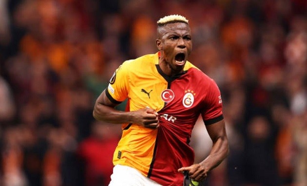 Victor Osimhen của Napoli với yêu cầu lương cao đang là trở ngại cho Man Utd