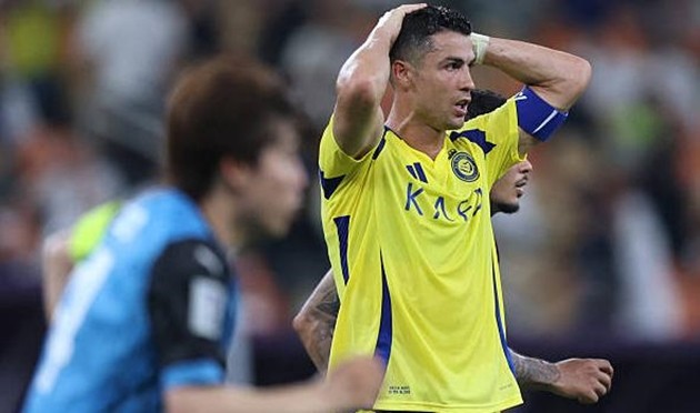 Cristiano Ronaldo thất vọng khi Al-Nassr bị loại khỏi AFC Champions League
