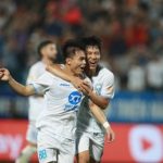 Daniel Passira nhận giải Cầu thủ xuất sắc nhất tháng Tư V-League 2024/25.