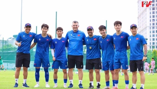 HLV Cristiano Roland và các học trò U16 Việt Nam có bước chạy đà hoàn hảo trước giải đấu quan trọng.