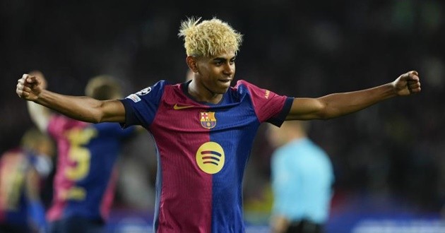 Lamine Yamal đi bóng kỹ thuật loại bỏ hậu vệ Inter Milan, ghi bàn rút ngắn tỷ số, thắp lại hy vọng cho Barcelona tại Champions League.