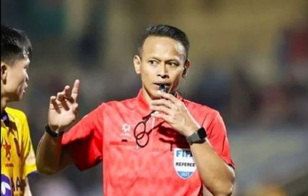 Những sai sót của trọng tài tại V.League luôn là chủ đề nóng được bàn tán.