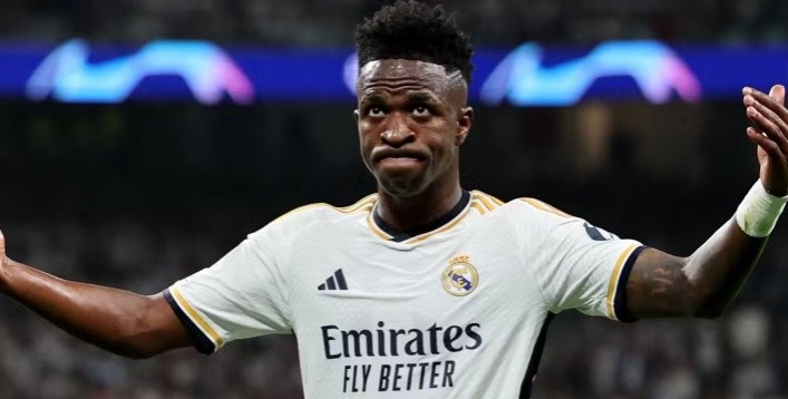 Vinicius Junior ăn mừng bàn thắng trong màu áo Real Madrid, thể hiện vai trò quan trọng trong đội bóng.