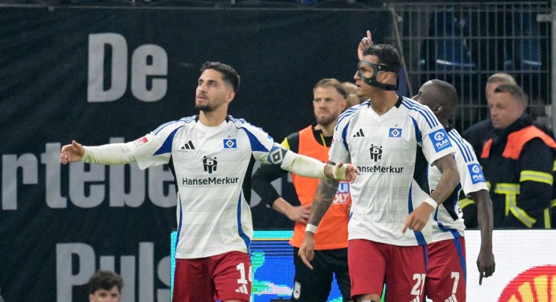 Đội bóng Hamburg ăn mừng chiến thắng lịch sử, chính thức trở lại Bundesliga sau 7 năm chờ đợi