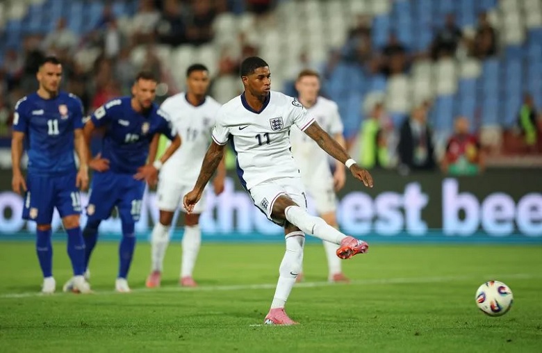 Các cầu thủ ĐT Anh ăn mừng bàn thắng quan trọng tại vòng loại World Cup 2026
